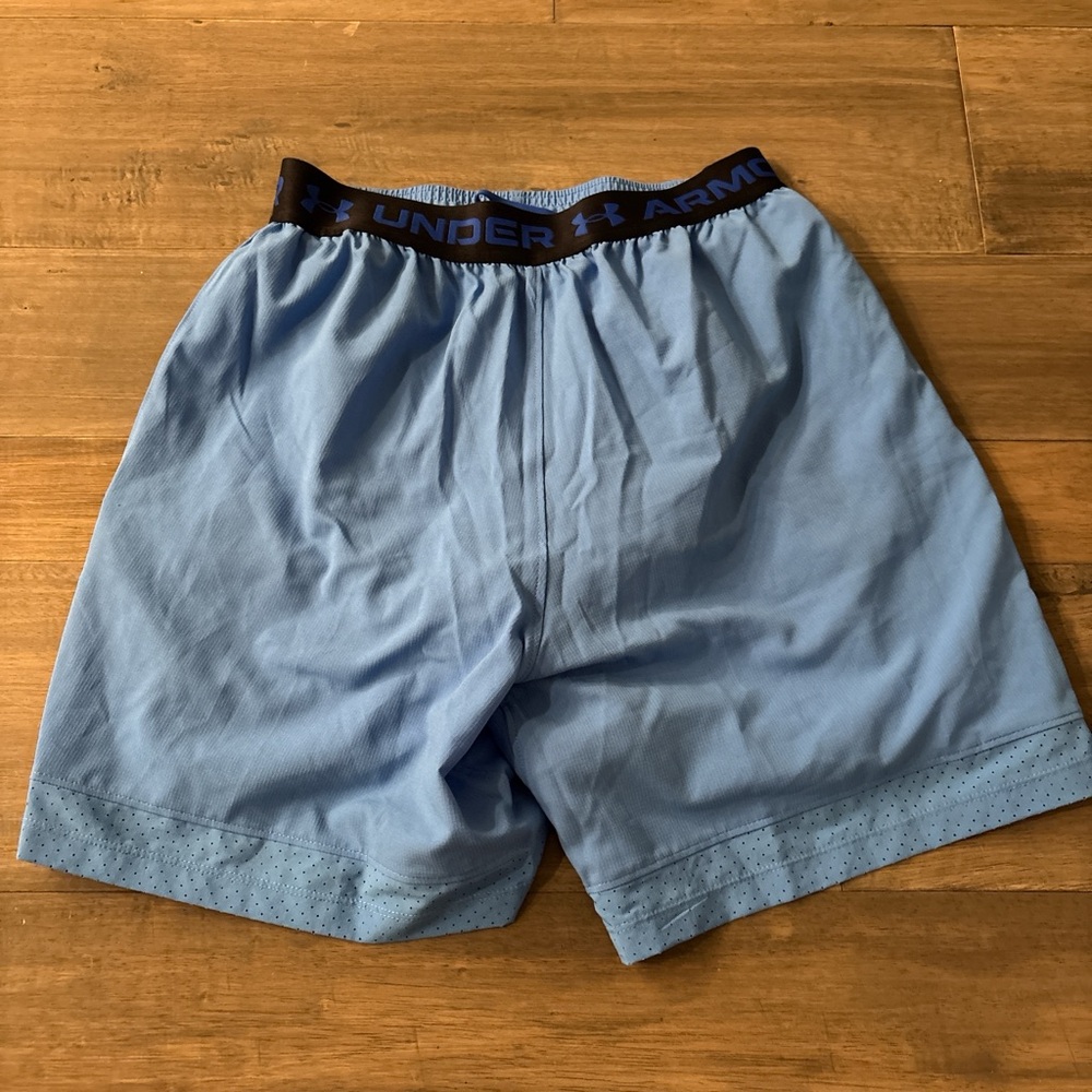 Under Armour Men's Light Grey Athletic Shorts - Picture 4 of 5